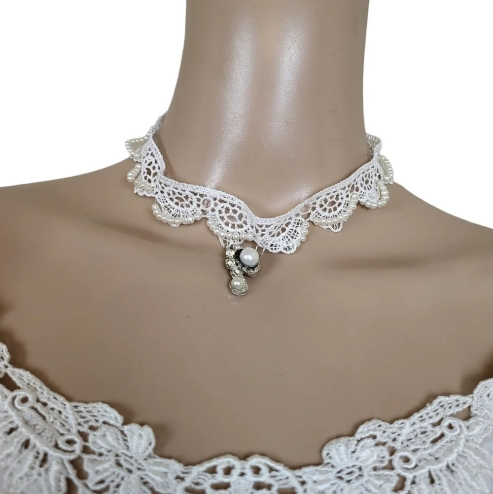 Dainty Freshwater Pearl Lace Choker - Picture 4 of 4